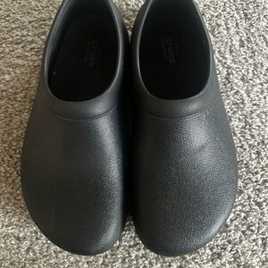 CROCS womens Black SLIP-RESISTANT